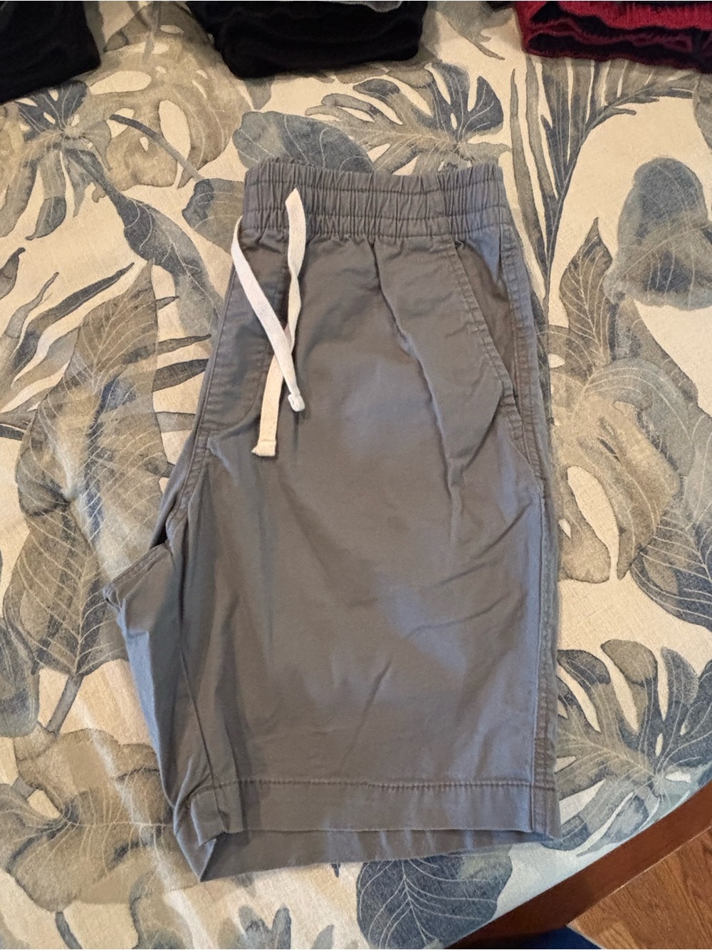 Old Navy Men's Light Gray Drawstring Athletic Shorts